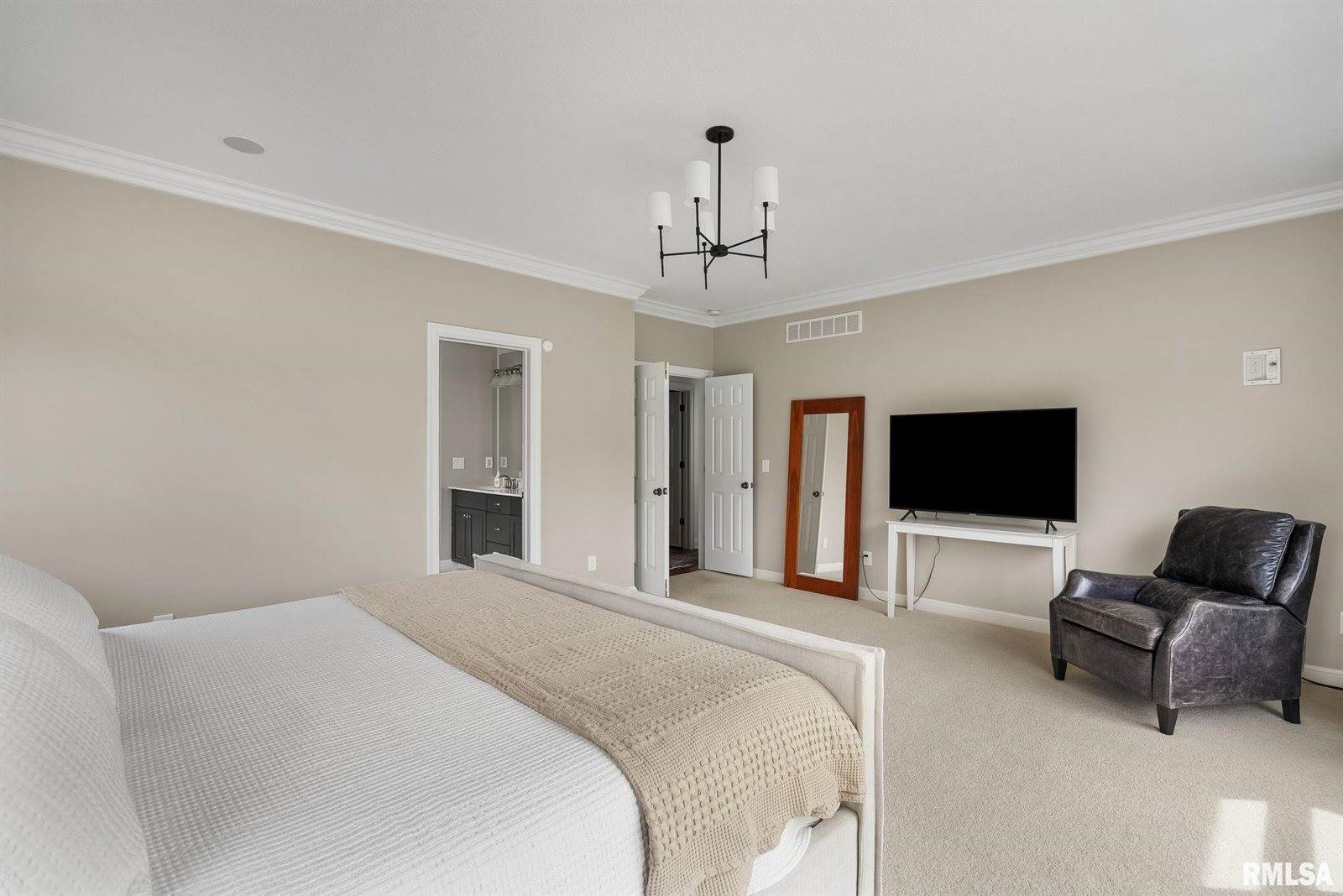 19036 251ST Avenue, Bettendorf, IA 52722