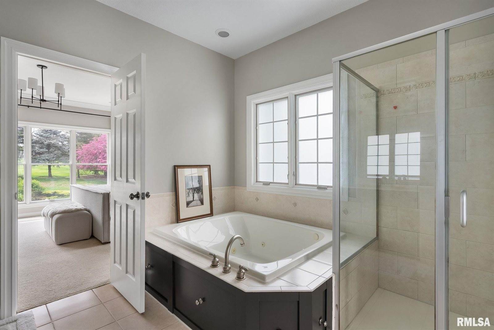 19036 251ST Avenue, Bettendorf, IA 52722