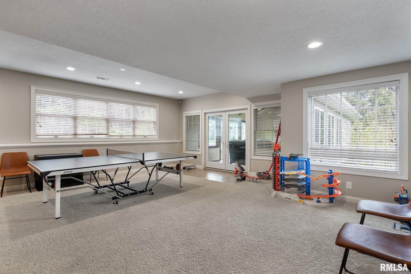 19036 251ST Avenue, Bettendorf, IA 52722