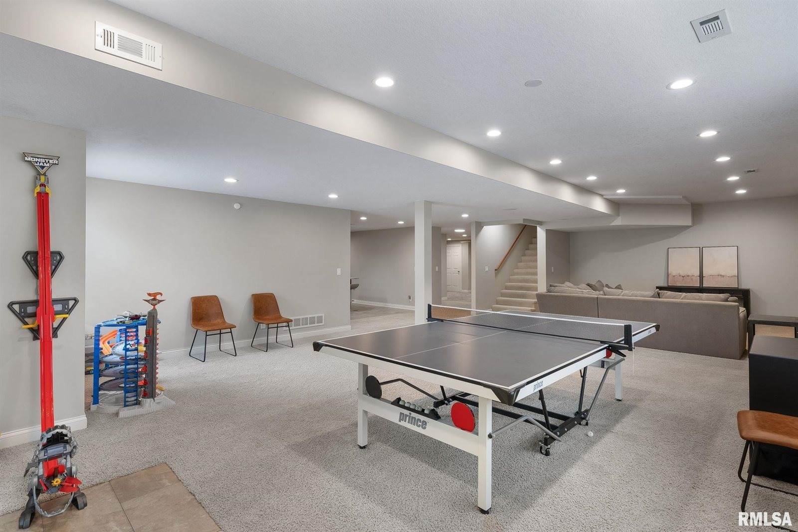 19036 251ST Avenue, Bettendorf, IA 52722