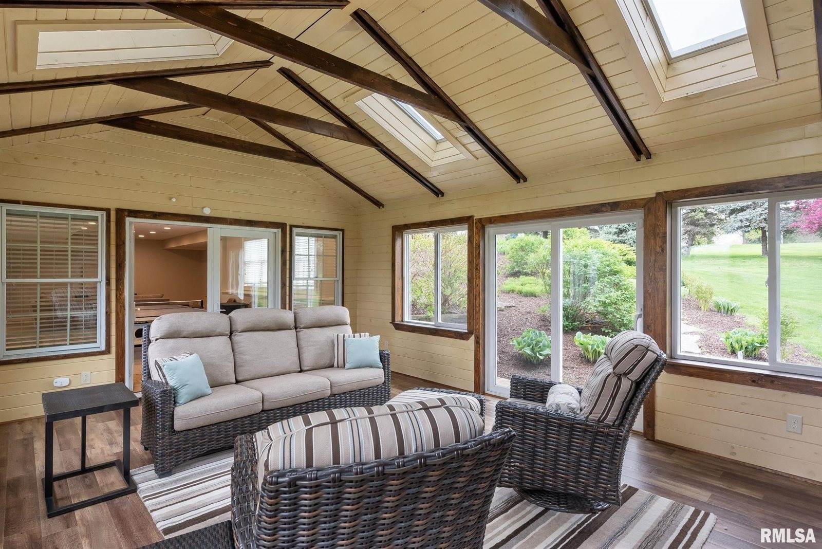 19036 251ST Avenue, Bettendorf, IA 52722