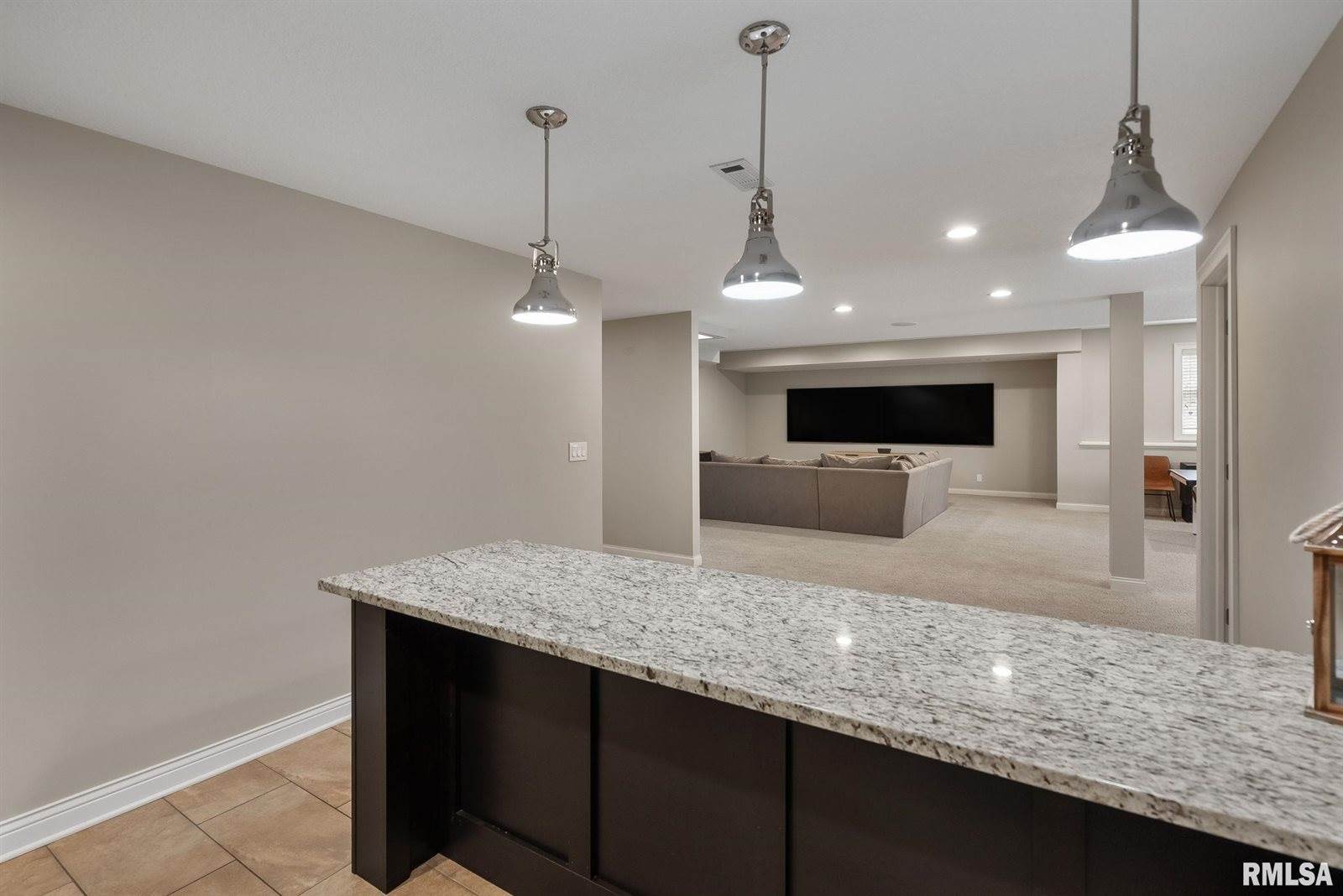 19036 251ST Avenue, Bettendorf, IA 52722