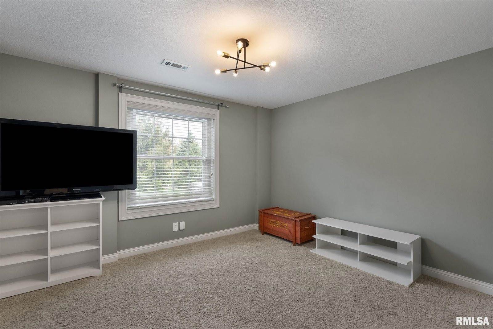 19036 251ST Avenue, Bettendorf, IA 52722