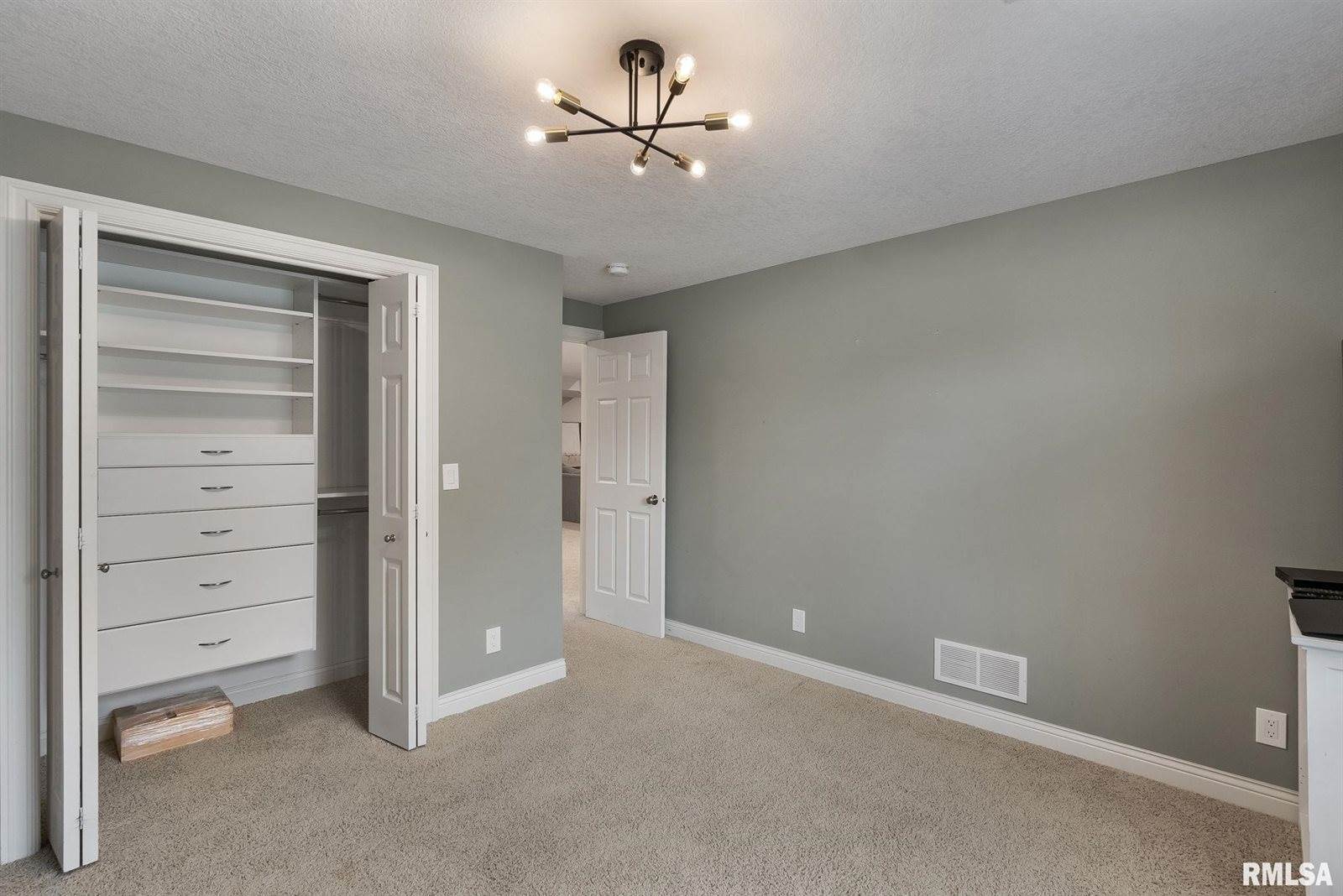 19036 251ST Avenue, Bettendorf, IA 52722