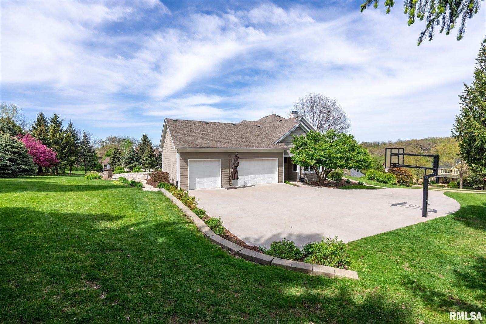 19036 251ST Avenue, Bettendorf, IA 52722