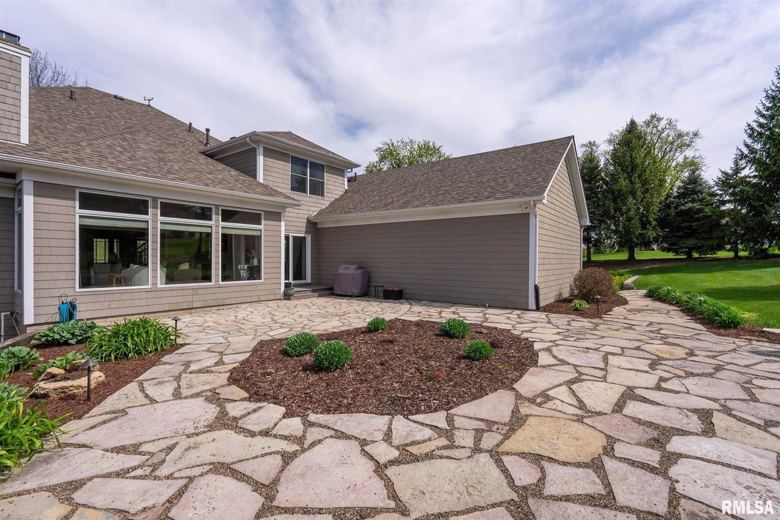 19036 251ST Avenue, Bettendorf, IA 52722