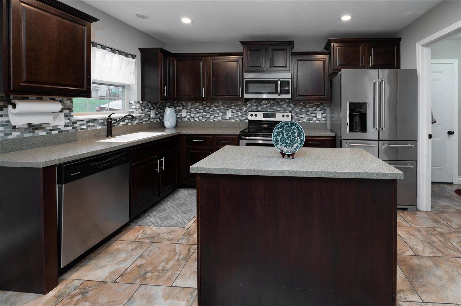 19737 Ladera Road, Waynesville, MO 65583