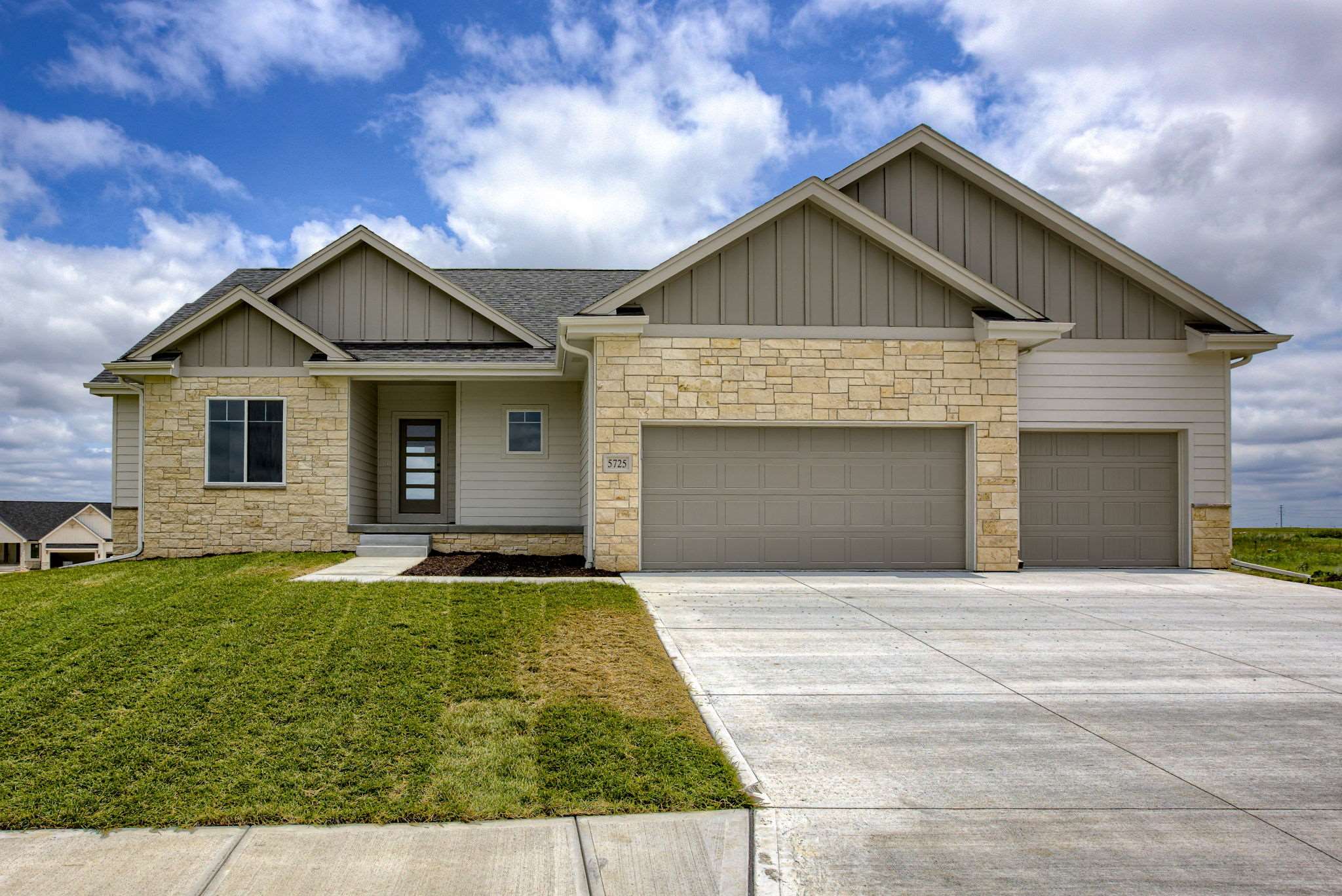 5725 North 196 Street, Elkhorn, NE 68022