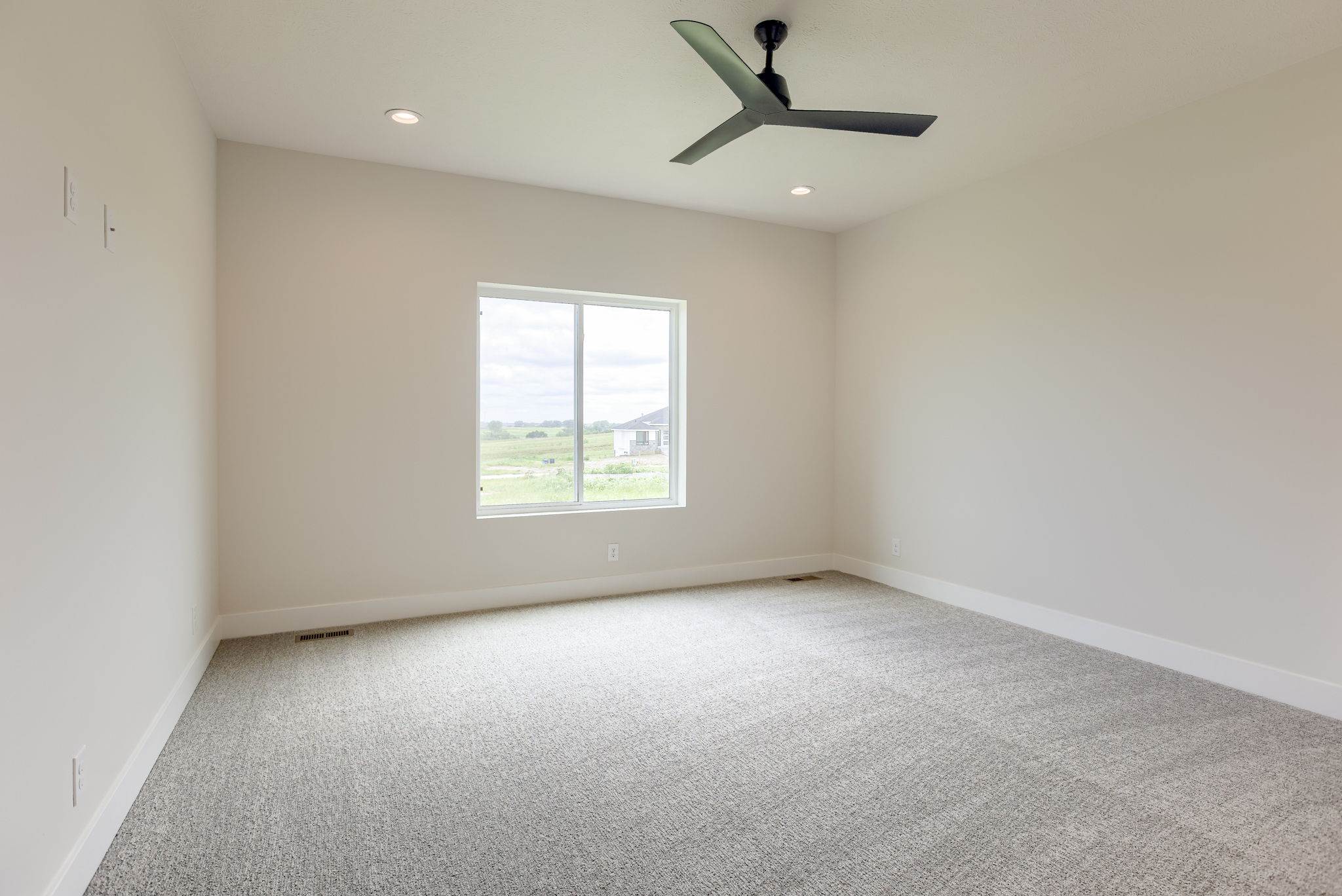 5725 North 196 Street, Elkhorn, NE 68022