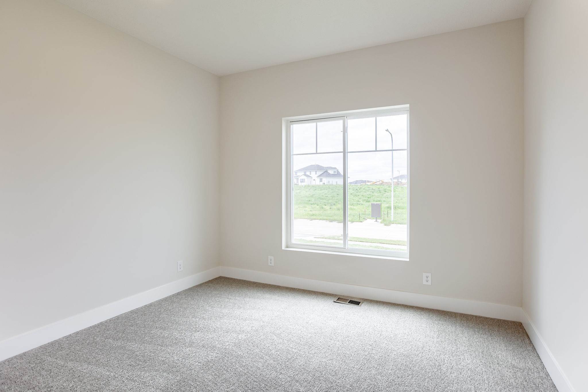 5725 North 196 Street, Elkhorn, NE 68022