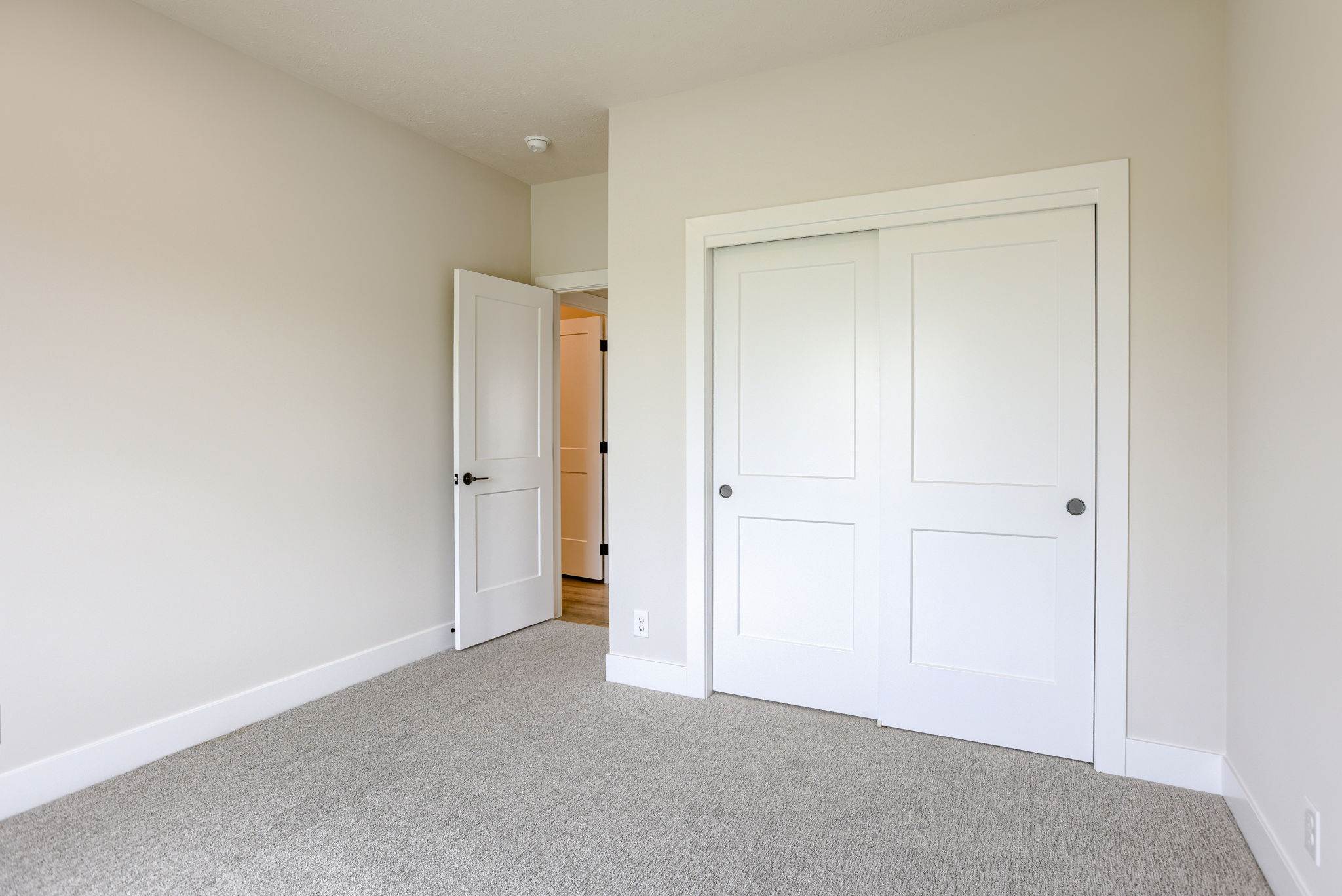 5725 North 196 Street, Elkhorn, NE 68022