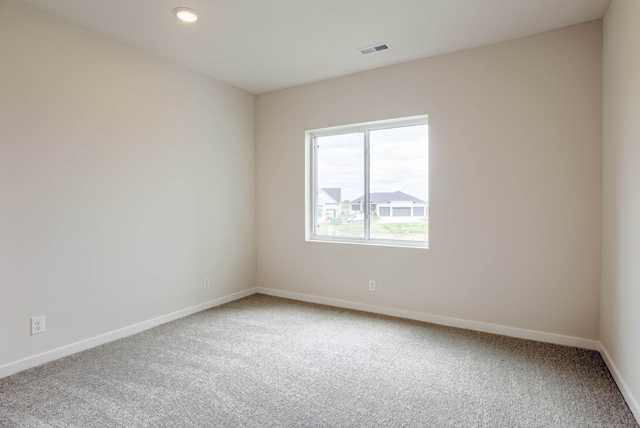 5725 North 196 Street, Elkhorn, NE 68022