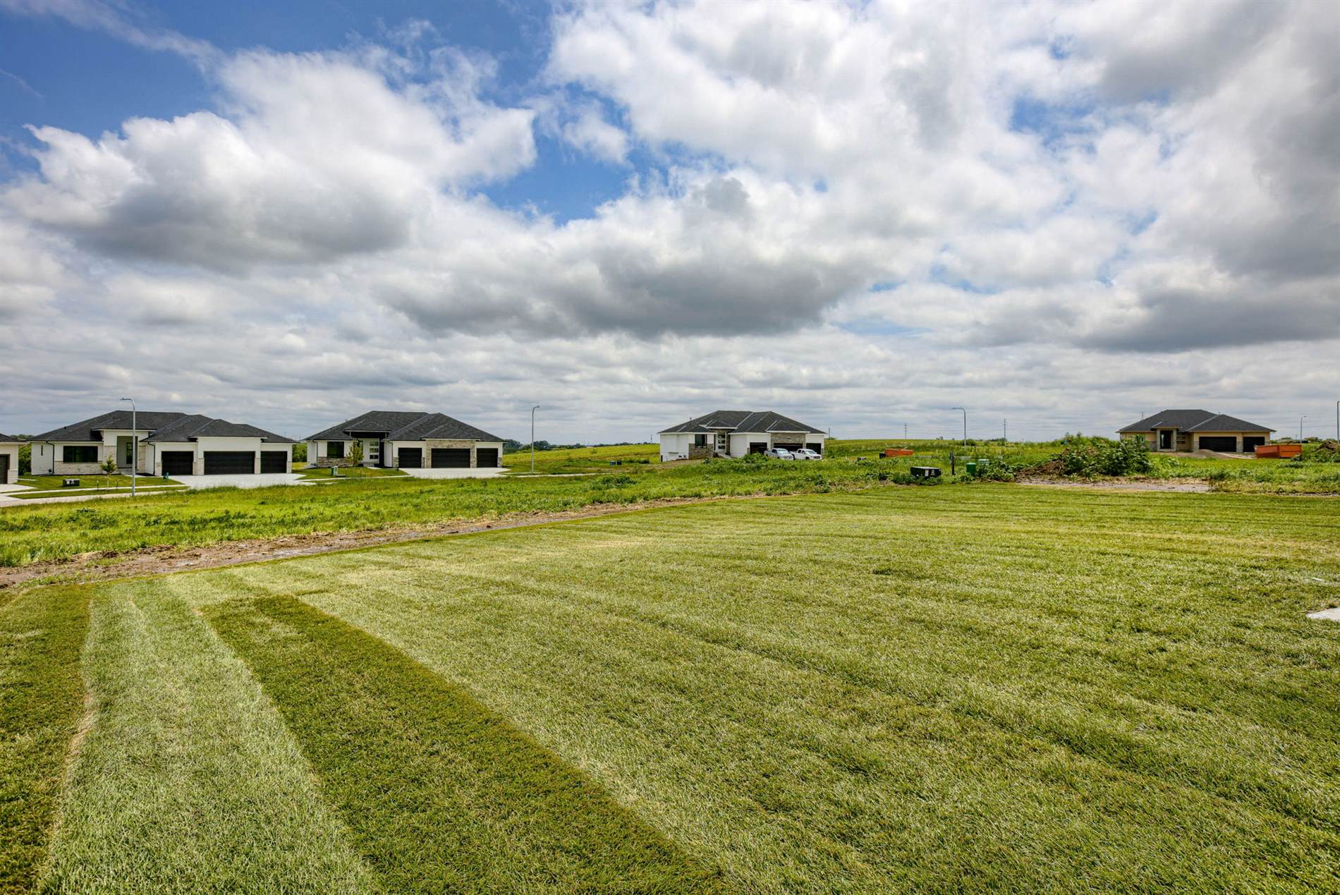 5725 North 196 Street, Elkhorn, NE 68022