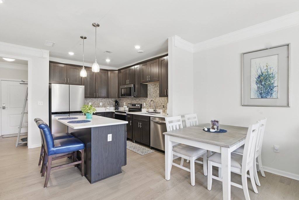 3303 Pennington Dr, Walpole, MA 02081