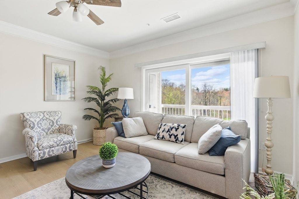 3303 Pennington Dr, Walpole, MA 02081