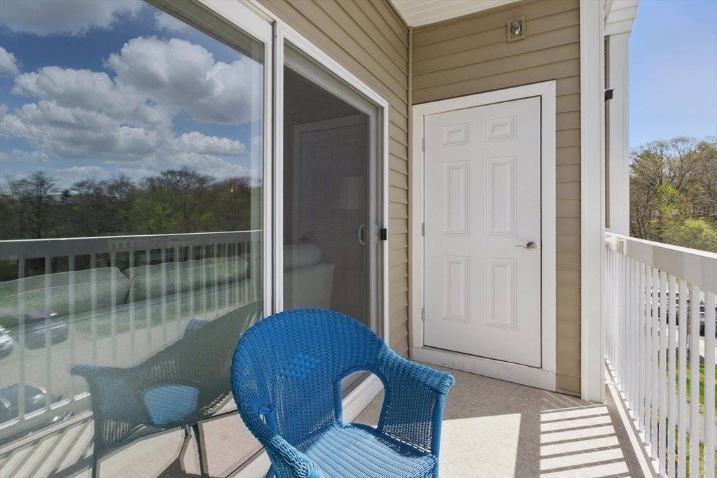 3303 Pennington Dr, Walpole, MA 02081