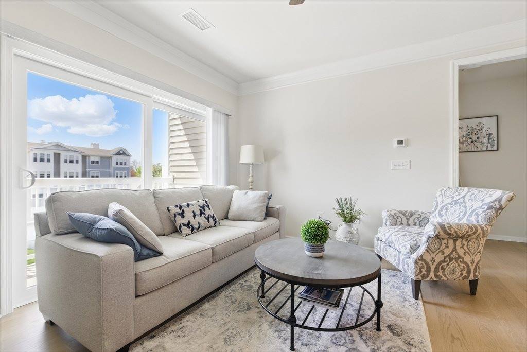 3303 Pennington Dr, Walpole, MA 02081