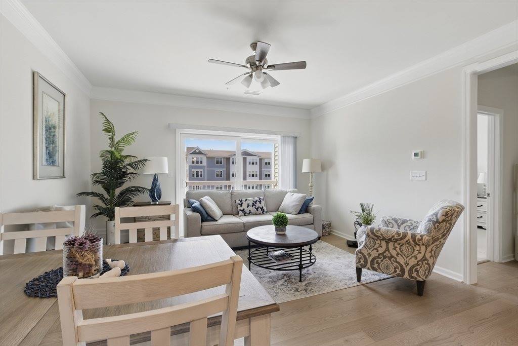 3303 Pennington Dr, Walpole, MA 02081