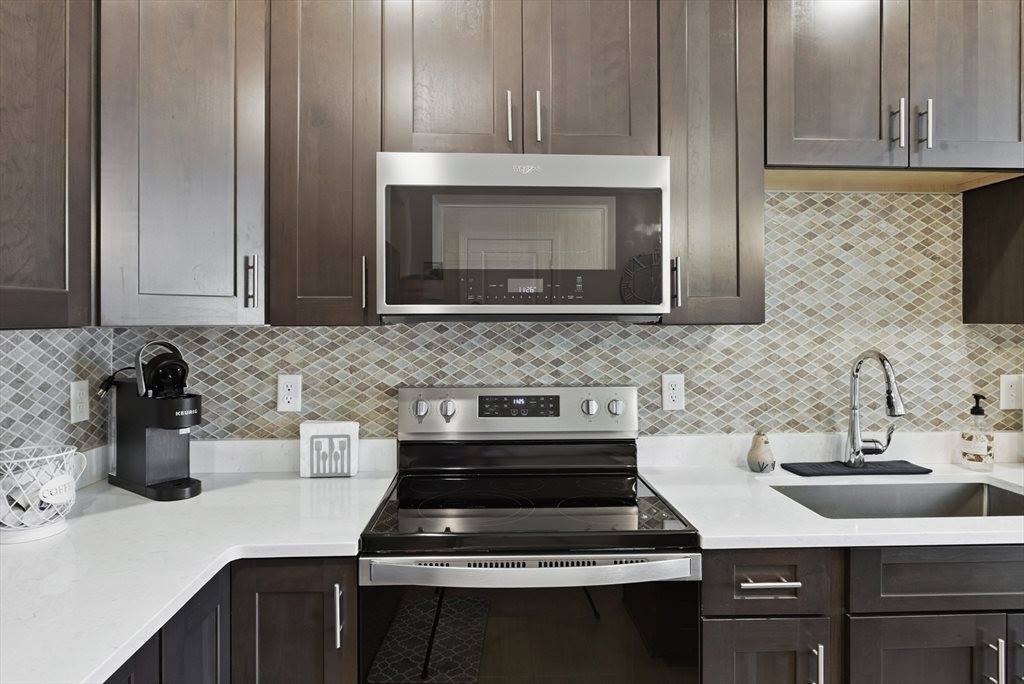 3303 Pennington Dr, Walpole, MA 02081