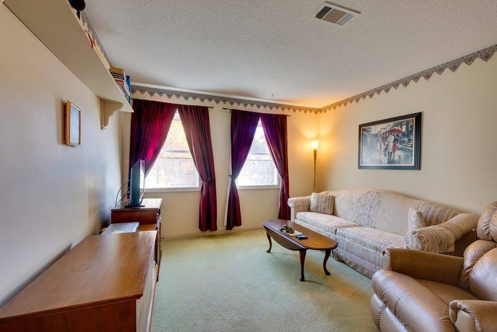 303 Tuckers Ln, Hingham, MA 02043