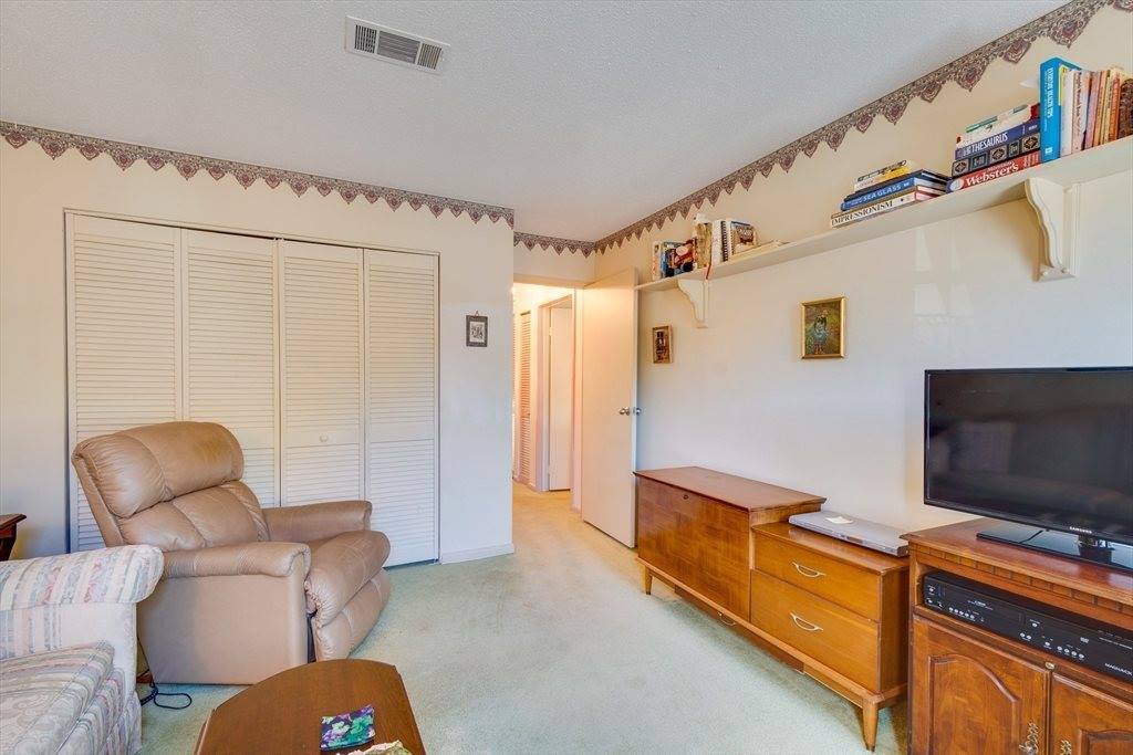 303 Tuckers Ln, Hingham, MA 02043