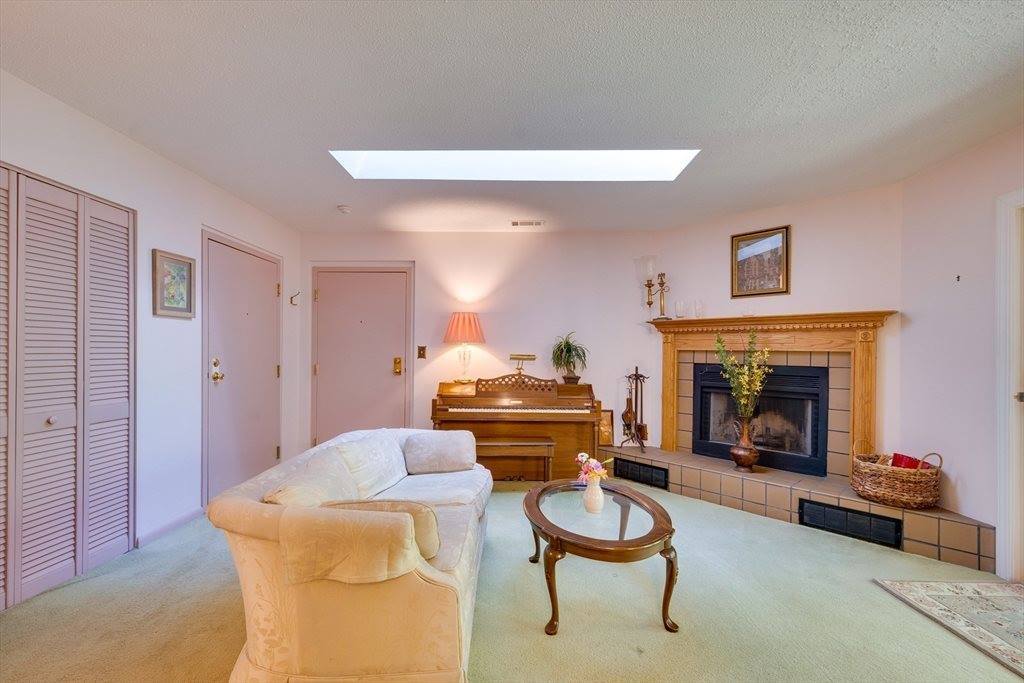 303 Tuckers Ln, Hingham, MA 02043