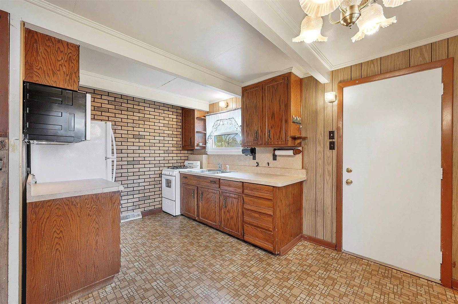 826 Nicolet Avenue, Green Bay, WI 54304