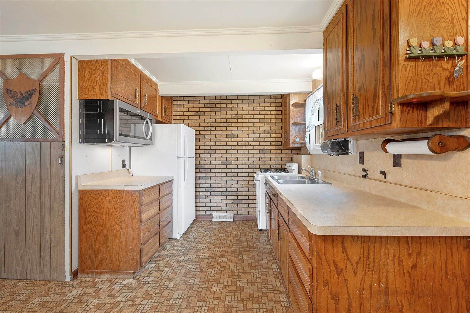 826 Nicolet Avenue, Green Bay, WI 54304