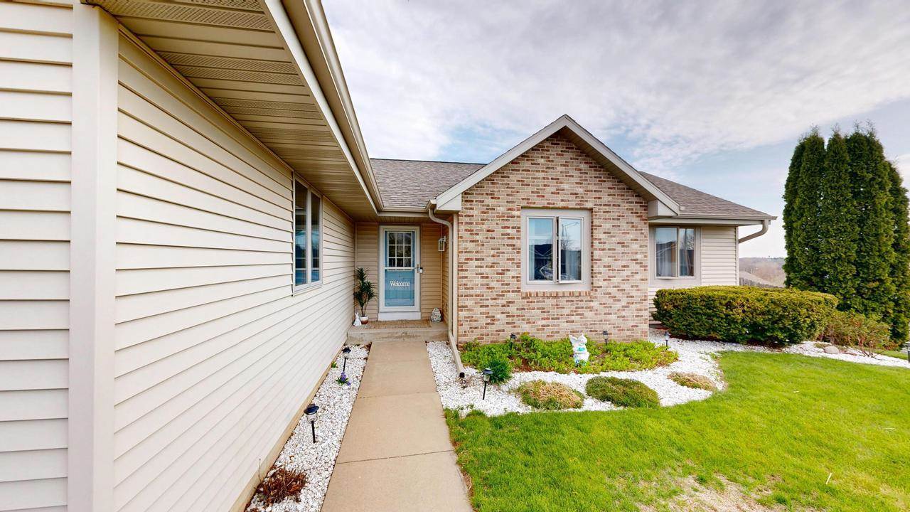 213 Wollet Dr, Fort Atkinson, WI 53538