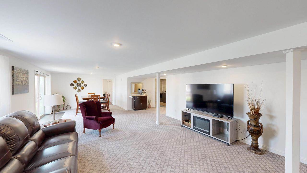 213 Wollet Dr, Fort Atkinson, WI 53538