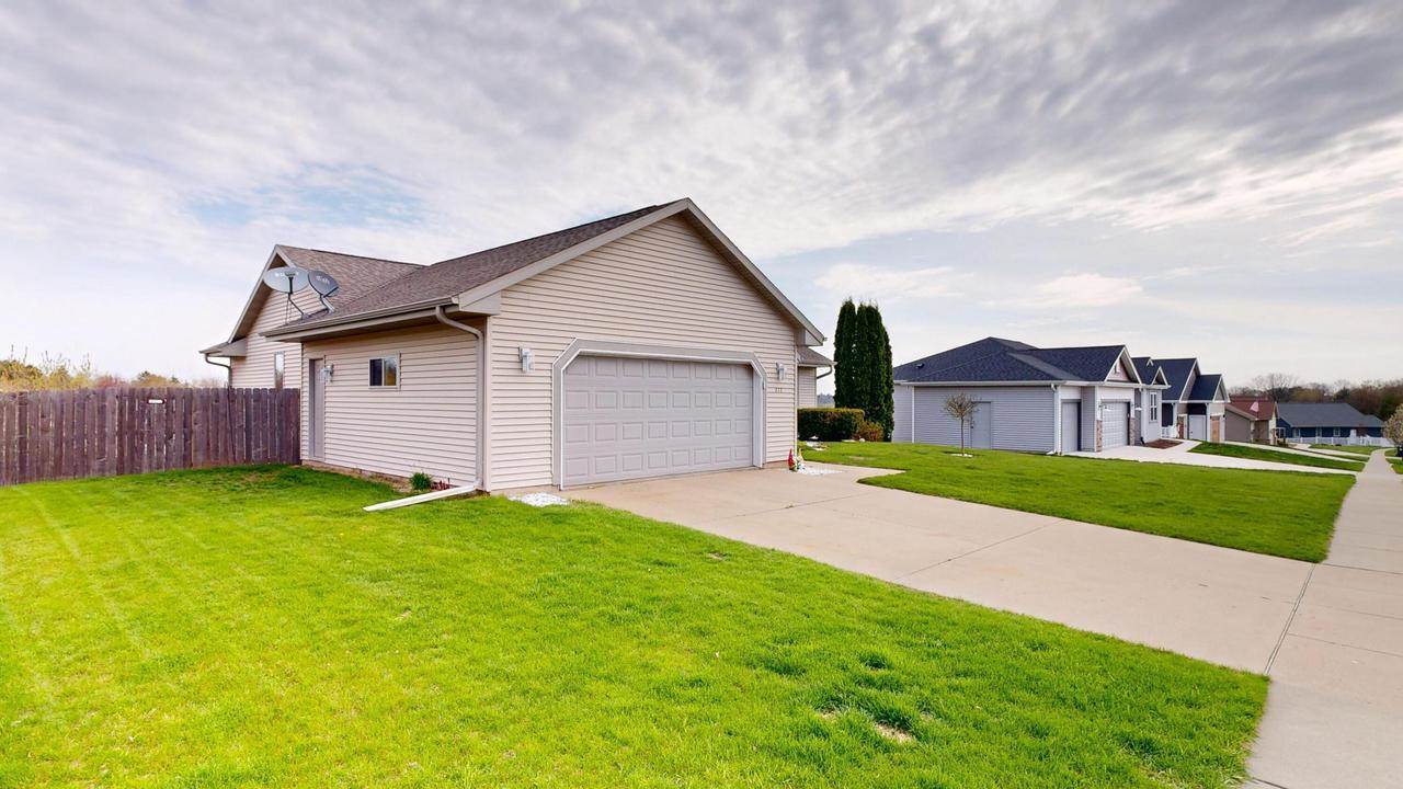 213 Wollet Dr, Fort Atkinson, WI 53538
