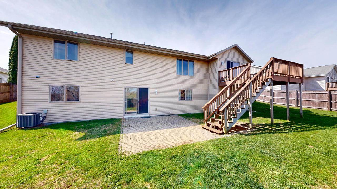 213 Wollet Dr, Fort Atkinson, WI 53538