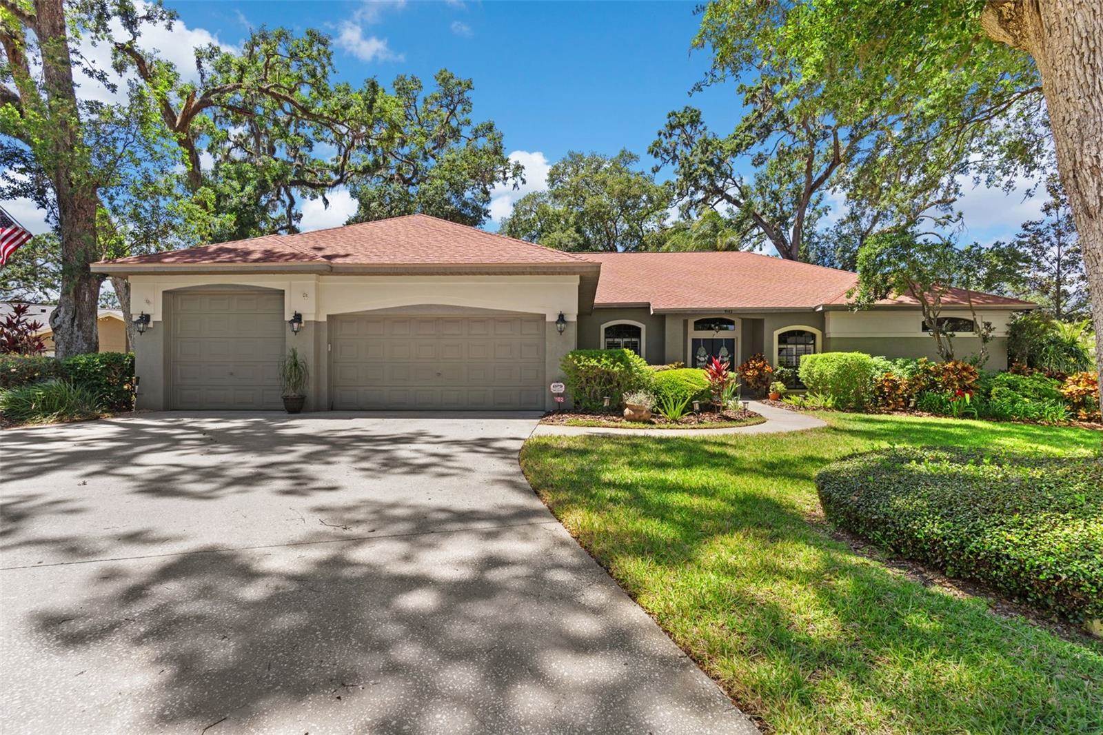 1102 Hunt Club Lane, Valrico, FL 33594