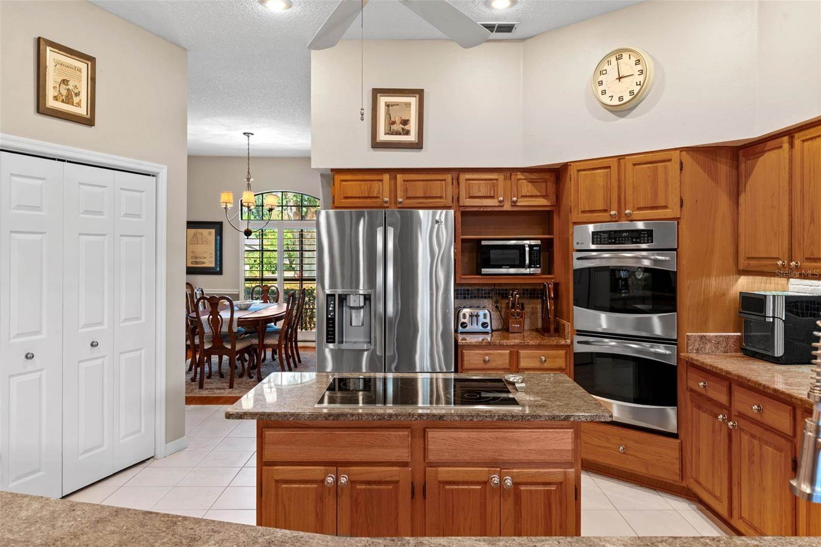 1102 Hunt Club Lane, Valrico, FL 33594