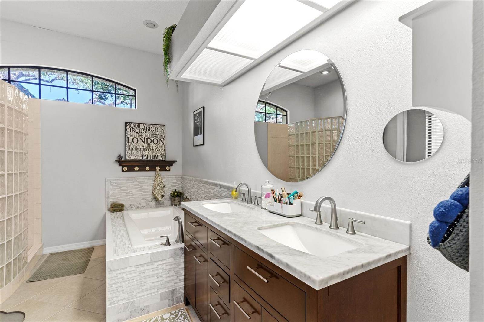 1102 Hunt Club Lane, Valrico, FL 33594