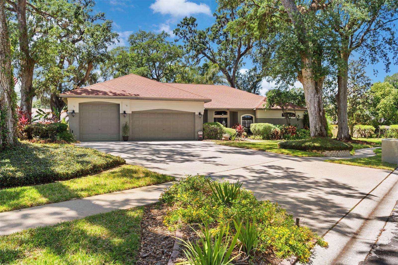 1102 Hunt Club Lane, Valrico, FL 33594