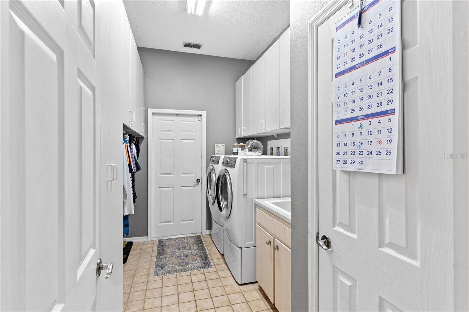 1102 Hunt Club Lane, Valrico, FL 33594