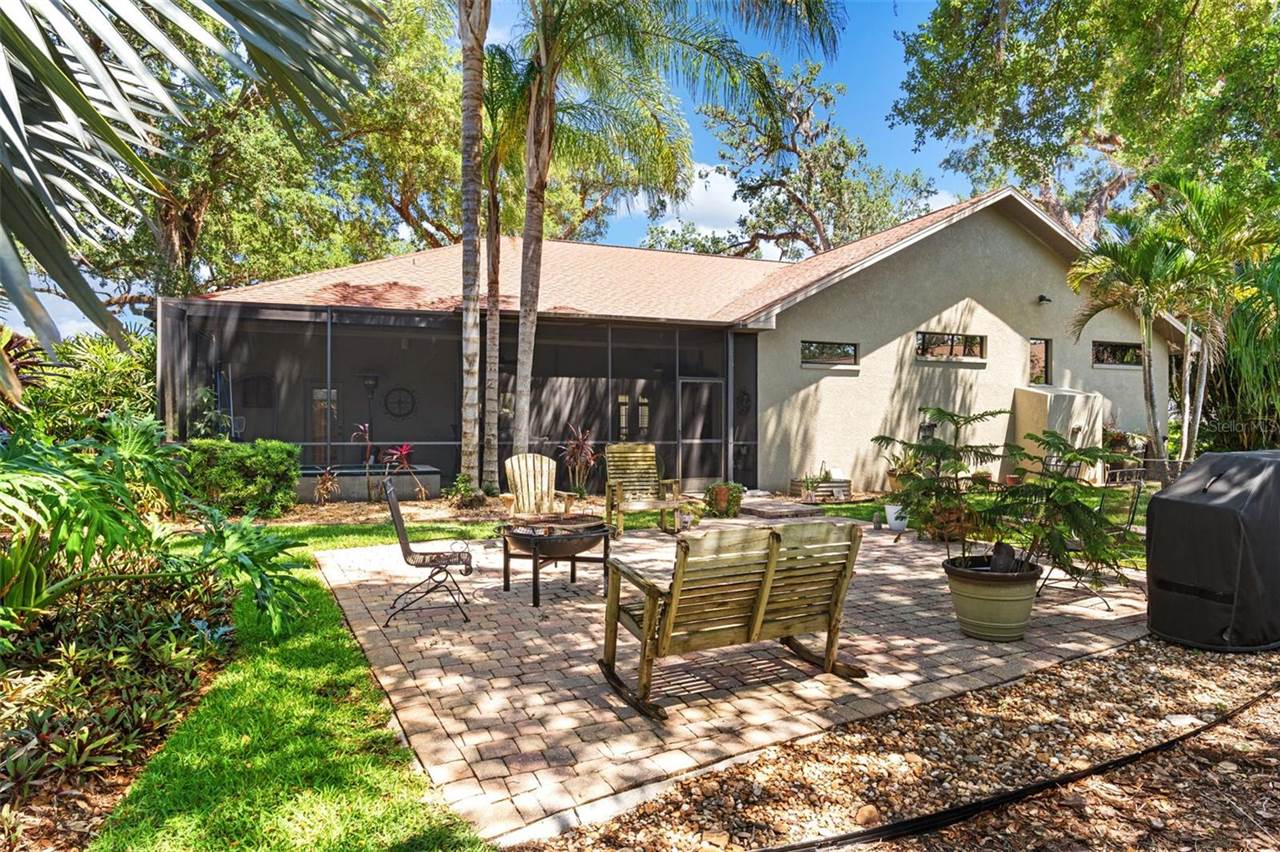 1102 Hunt Club Lane, Valrico, FL 33594