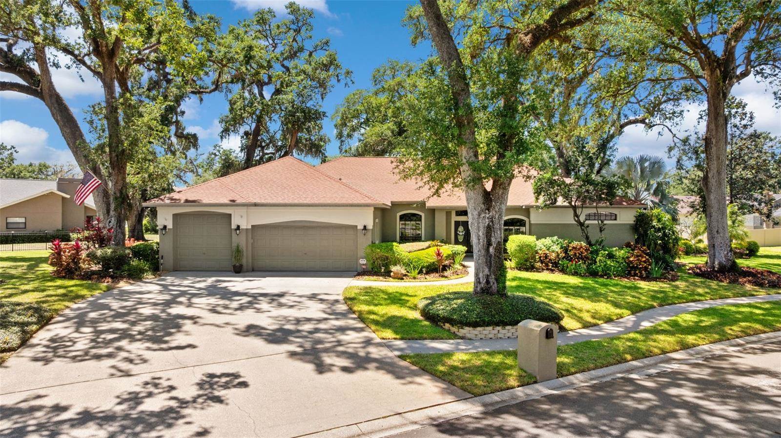 1102 Hunt Club Lane, Valrico, FL 33594