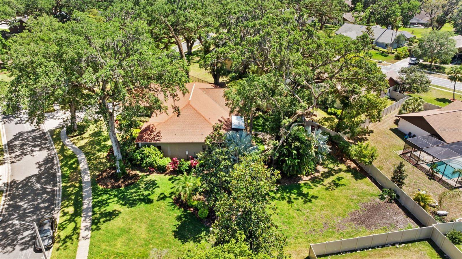 1102 Hunt Club Lane, Valrico, FL 33594