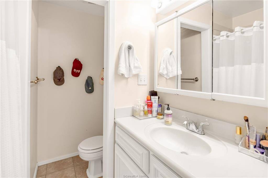 4210 Carter Creek Parkway, Bryan, TX 77802