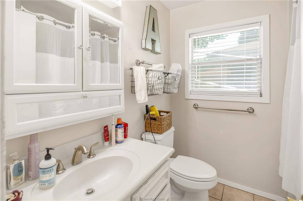 4210 Carter Creek Parkway, Bryan, TX 77802