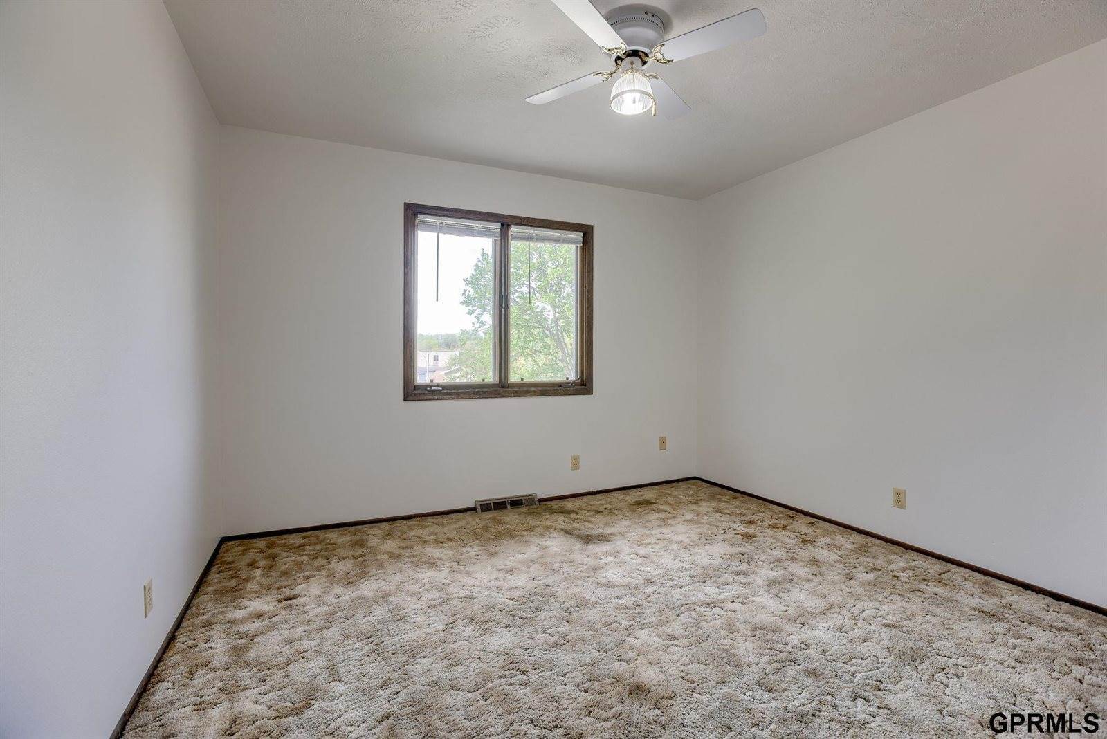 10224 M Street, Omaha, NE 68127