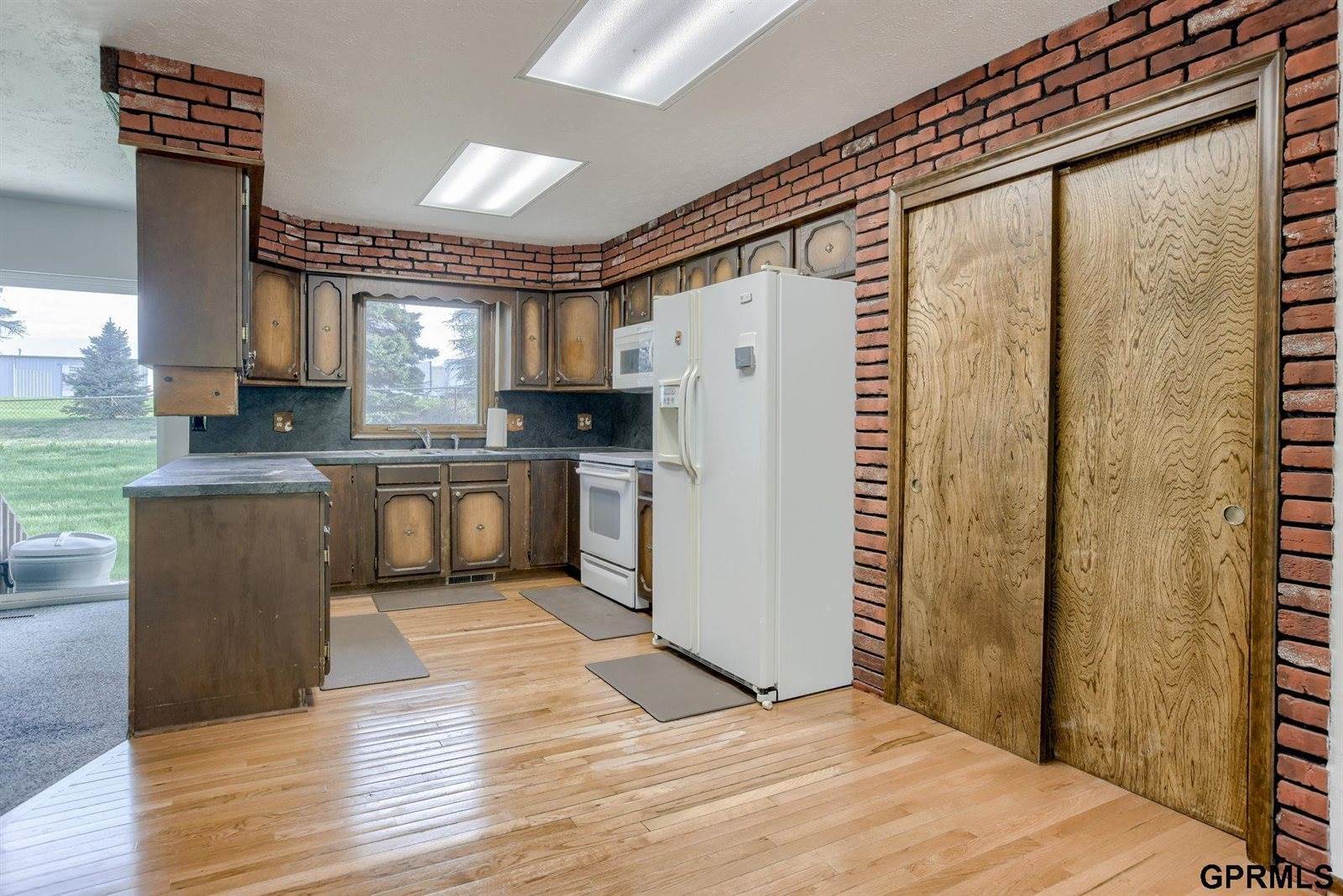 10224 M Street, Omaha, NE 68127