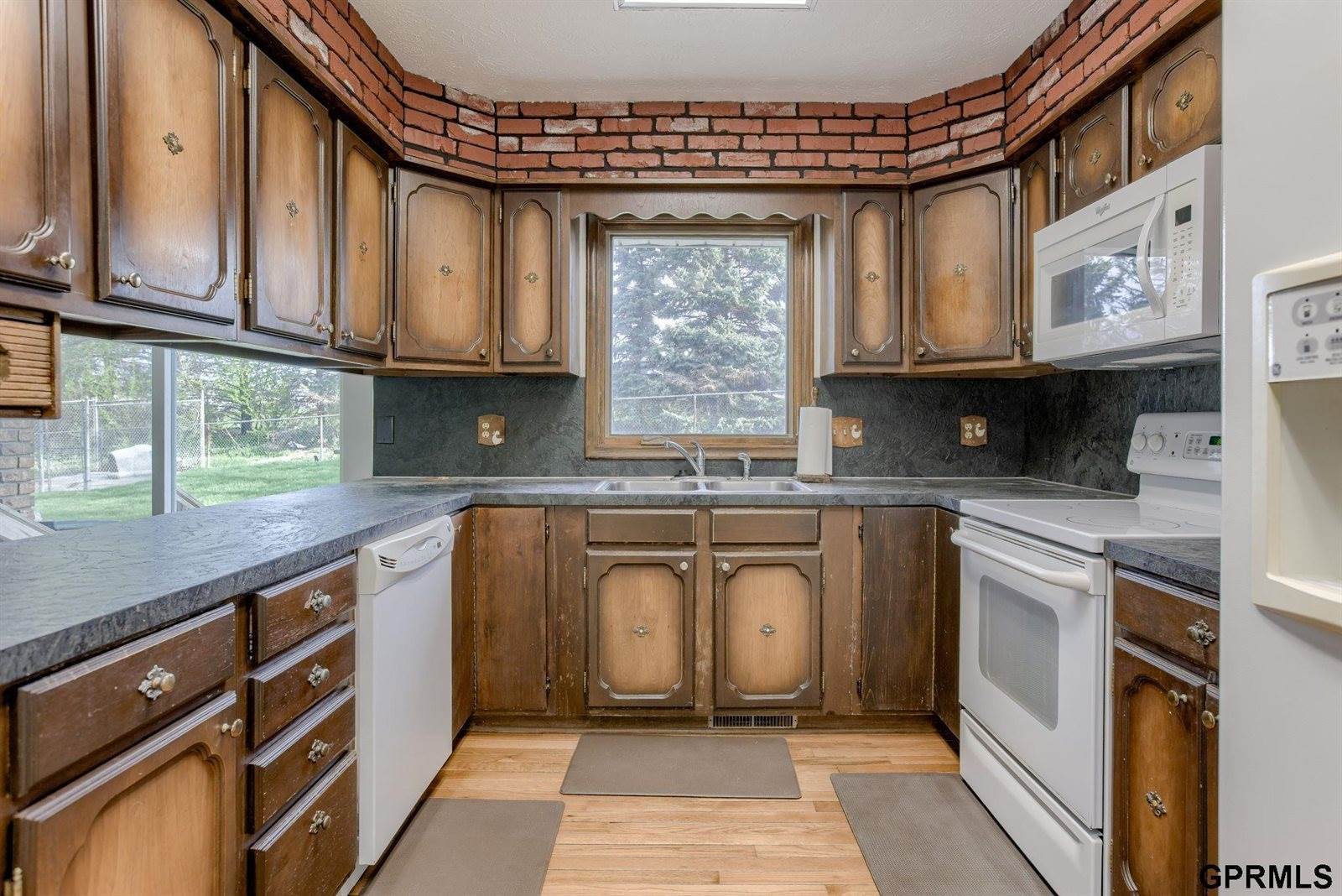 10224 M Street, Omaha, NE 68127