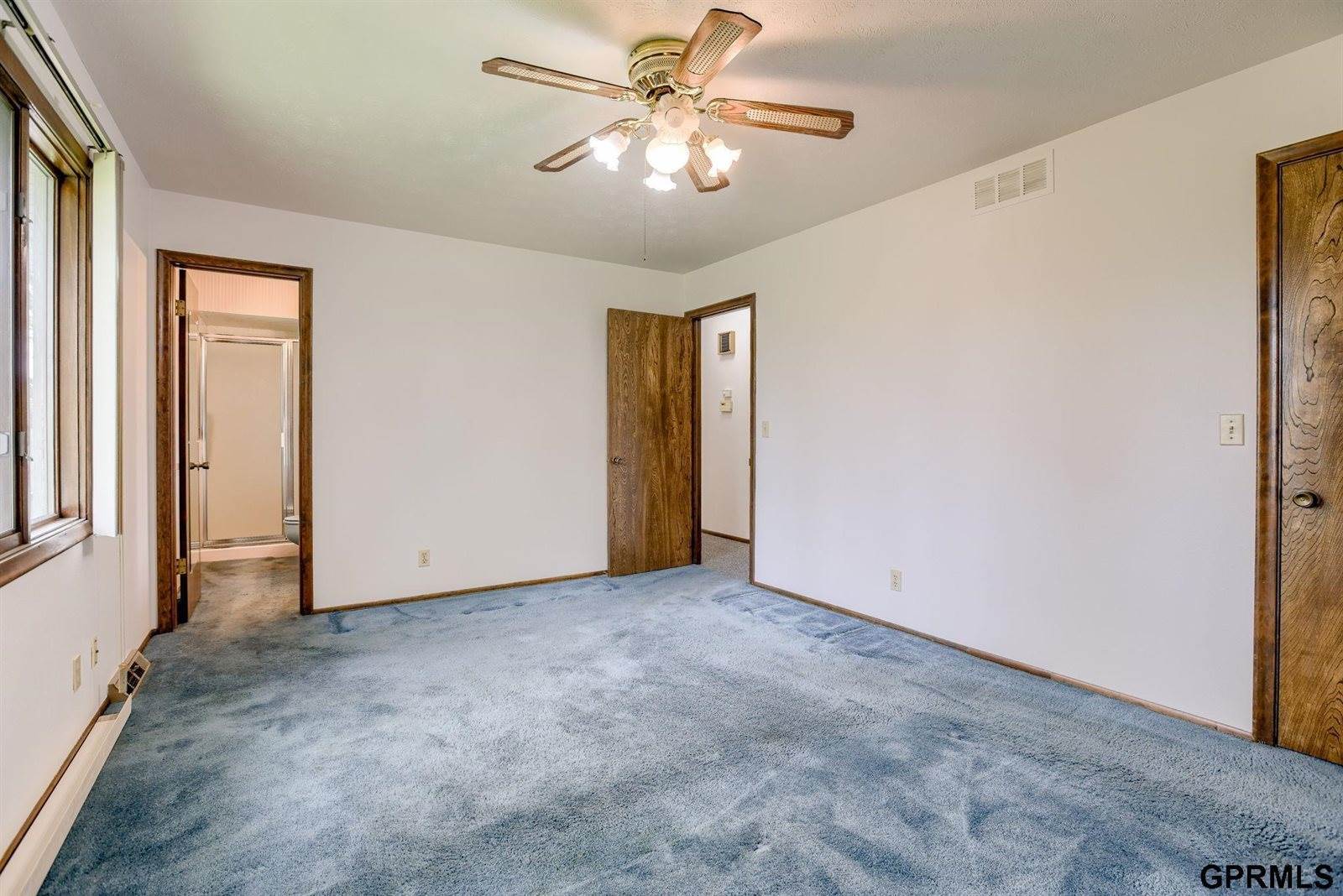 10224 M Street, Omaha, NE 68127