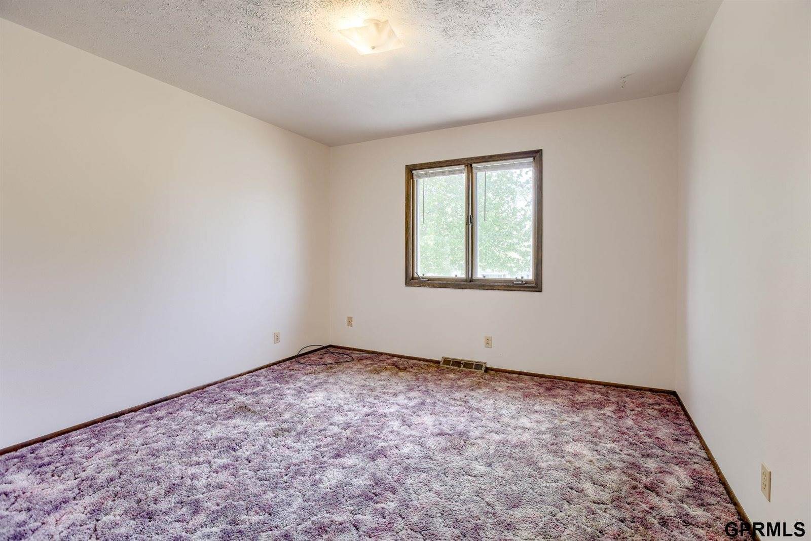 10224 M Street, Omaha, NE 68127