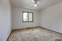 10224 M Street, Omaha, NE 68127