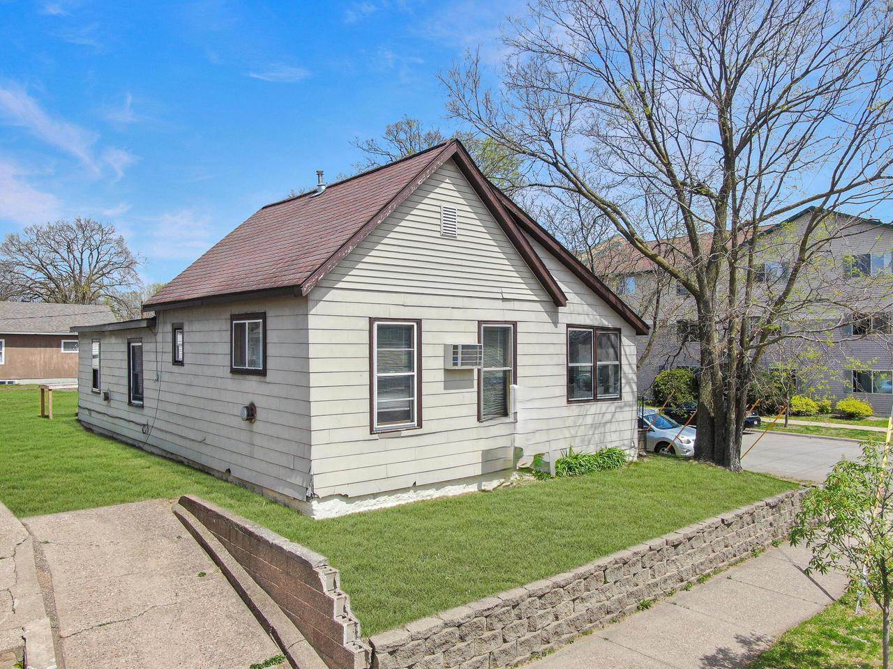 627 10th STREET N, La Crosse, WI 54601