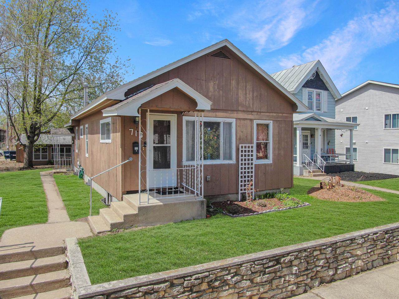 627 10th STREET N, La Crosse, WI 54601